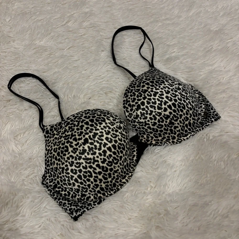 Victoria's Secret Very Sexy Push Up Bra Gray Leopard Print 32DD